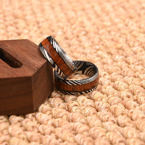 Nieuwste Zwarte <span class=keywords><strong>Damascus</strong></span> Staal Heren Dames Trouwring, <span class=keywords><strong>Damascus</strong></span> Staal Koa Hout Inlay Klassieke Stijl Voor Verloving Cadeau Feest - Product Image 4