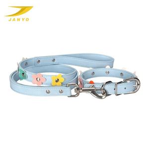 Collar de cuero de alta calidad Flor de moda y hebillas de aleación para collar de perro Correa de perro - Product Image 3