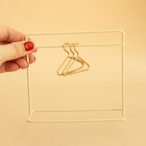 Séchoir à vêtements miniature <span class=keywords><strong>en</strong></span> métal <span class=keywords><strong>en</strong></span> gros pour bricolage maison de poupée dessin animé <span class=keywords><strong>jouet</strong></span> et accessoire modèle sur pied - Product Image 6