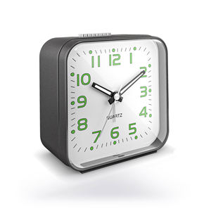 Pequeño reloj despertador de viaje cuadrado plateado de 2.5 pulgadas con manecillas luminosas y luz nocturna - Product Image 2