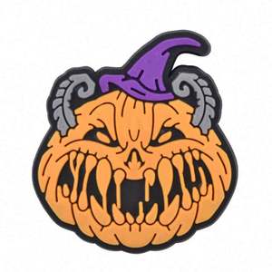 Venta al por mayor de PVC suave estilo de Halloween calavera extraña dibujos animados zapato encantos para zuecos sandalias - Product Image 3