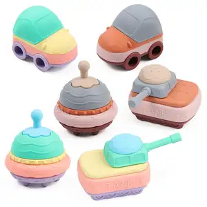Juguetes para bebés personalizados respetuosos con el medio ambiente seguro Solt niños pequeños coche de silicona tanque nave espacial mordedor juguete