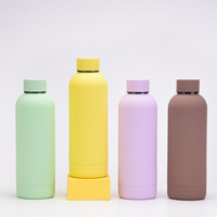 Botella de agua de acero inoxidable con aislamiento a granel de 500ml, termo de vacío impreso con logotipo personalizado para un rendimiento óptimo en frío