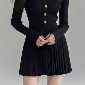 เดรสสั้นเข้ารูปคอวีแขนยาวสไตล์เฮปเบิร์นฝรั่งเศสสีดำ - Product Image 3