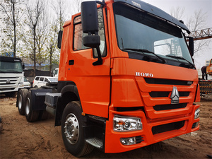 Camión Tractor Usado Sinotruk Euro2 Diésel 6X4 con Volante a la Izquierda, HOWO de 10 Ruedas, Capacidad de Carga de 21-30T, 371hp, Cámara Trasera de 360° - Product Image 2