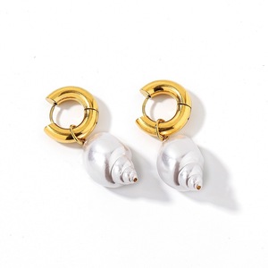 ต่างหูสแตนเลสทรงหยดน้ำ เปลือกหอยมุกเทียม ชุบทอง เครื่องประดับสำหรับงานปาร์ตี้ของผู้หญิง - Product Image 5