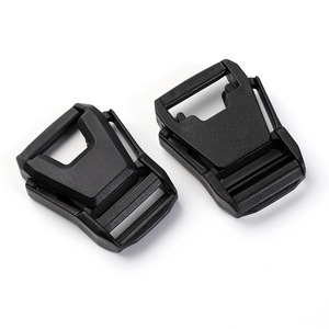 Hebilla de Plástico de Liberación Lateral de 20 mm, Negra, Resistente, para Bolsas - Product Image 3
