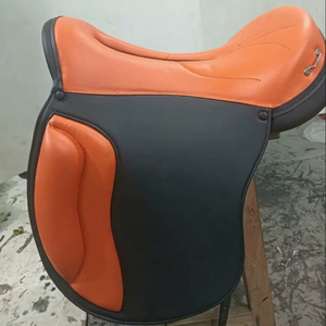 อานม้าคุณภาพพรีเมียมสำหรับม้าอังกฤษ ทนทาน สวยงาม สายรัด PVC หนัง PU โครงไฟเบอร์ รุ่น Setzi ยี่ห้อ BLUHORSE ขนาด 18 นิ้ว - Product Image 1
