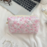 Sac à cosmétiques matelassé frais, motif anime, grande capacité, fermeture éclair mignonne, trousse à crayons en polyester