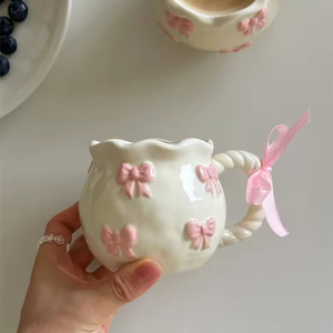 Tasse à café en céramique Huyo, vente directe usine, motif nœud 3D mignon, forme sac porte-bonheur, cadeau d'affaires de luxe léger - Product Image 5