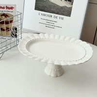 Assiette ovale en dentelle de style européen sur pied haut, plat de service décoratif pour mariage, événement, hôtel, restaurant, présentation de desserts à domicile