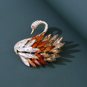 Nouvelle Broche Cygne en Cristal Noir Exquise pour Femme, Style Européen et Américain Tendance, Nouvelle Broche Élégante pour une allure raffinée - Product Image 4