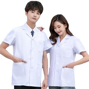 OEM Logo medico ospedaliero infermiere uniforme Unisex manica lunga bianca giacche <span class=keywords><strong>corte</strong></span> in cotone poliestere camice da laboratorio a <span class=keywords><strong>maniche</strong></span> <span class=keywords><strong>corte</strong></span> - Product Image 1