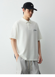 เสื้อโปโลผู้ชายทรงหลวม พิมพ์ลายตัวอักษรสีขาว ผ้าคอตตอนเนื้อหนัก 260GSM ระบายอากาศได้ดี นุ่มสบาย ราคาประหยัด รับทำโลโก้ตามสั่ง - Product Image 6