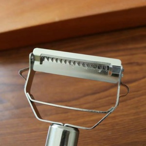 <b>Multifunctional</b> Manual Peeler & Grater for Fruit <b>Vegetables</b> Potatoes Melons Carrots & Cucumbers Home Kitchen Tool - Product Image 4