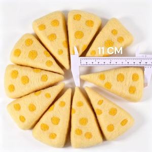 Jouet pour <span class=keywords><strong>chat</strong></span> en feutre de laine biologique en forme de <span class=keywords><strong>fromage</strong></span>, non toxique, fait main, rempli de catnip naturel, jouet interactif amusant pour animaux de compagnie - Product Image 4