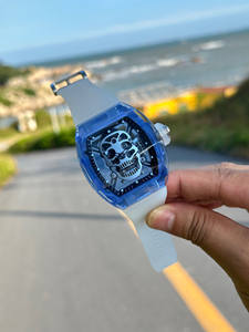 Cristal saphir combiné à un boîtier entièrement transparent, innovation audacieuse, montre mécanique en constante évolution - Product Image 5