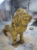 Sculpture de lion en mosaïque de miroir argenté grandeur nature, statue d'animal en fibre de verre, ornement de lion fait à la main pour la décoration extérieure de villa et de jardin