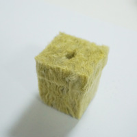 Vente en gros d'usine : Blocs de laine de roche hydroponique à haute rétention d'eau, cubes de laine de roche stériles pour serres