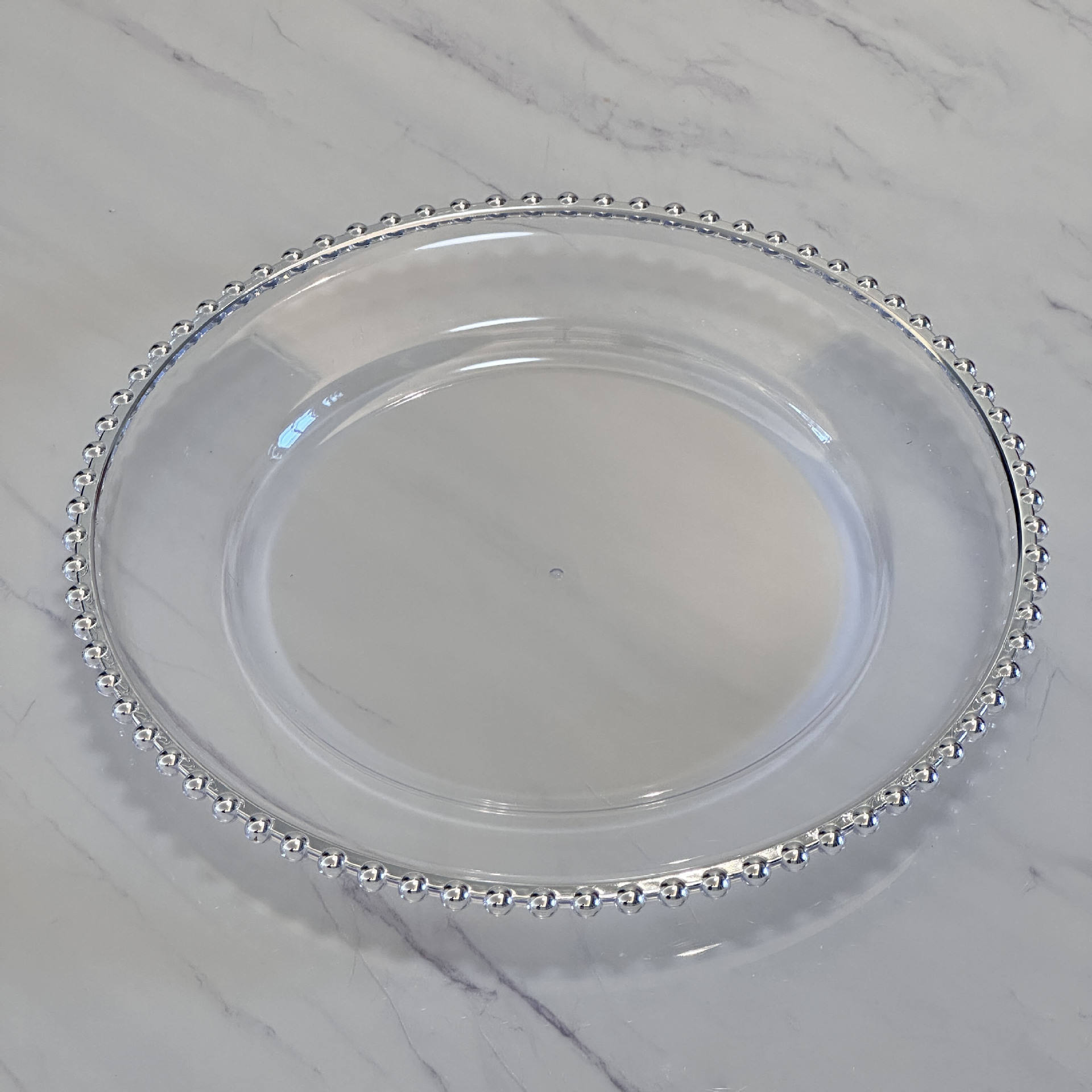 Transparent avec des perles argentées