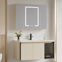 Meuble-lavabo mural moderne en aluminium alvéolé beige doux, avec vasque en céramique et armoire miroir lumineuse intelligente pour salle de bain résidentielle et d'appartement