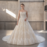 Robe de mariée coupe princesse en dentelle florale 3D, taille basque, traîne cathédrale, ivoire, 2026, perlée, sur mesure, vente en gros