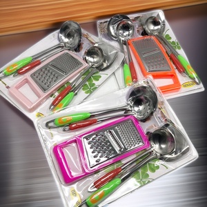 Ensemble <span class=keywords><strong>de</strong></span> 5 <span class=keywords><strong>ustensiles</strong></span> <span class=keywords><strong>de</strong></span> <span class=keywords><strong>cuisine</strong></span> en acier inoxydable pour la maison, avec râpe à légumes, louches et spatule – Vente en gros tout-en-un - Product Image 2