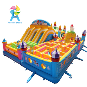 Château géant gonflable de labyrinthe gonflable de location commerciale de pvc de haute <span class=keywords><strong>qualité</strong></span> de nouvelle conception, grand terrain de jeu de ville pour des enfants - Product Image 1