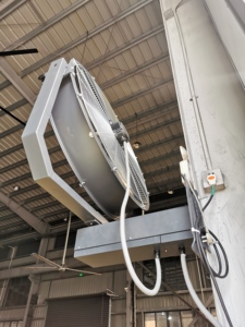Ventilador Industrial de Pared con Nebulización, Motor de 220V, Alto Volumen de Aire, Ventilación para Almacenes Exteriores - Product Image 5