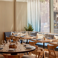 Ensemble de table et de chaises de salle à manger modernes et personnalisables de luxe pour hôtel 5 étoiles, restaurant commercial, mobilier de restaurant carré en bois massif
