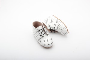 Zapatos <span class=keywords><strong>de</strong></span> Bebé para Niña y Niño al por Mayor, Suela Blanda <span class=keywords><strong>de</strong></span> Cuero con Estampado <span class=keywords><strong>de</strong></span> Puntos, Botines para Bebés que Empiezan a Caminar, Diseño con Cordones, Zapatos Cómodos para Cuna - Product Image 4