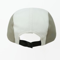 Casquette de baseball beige et blanche brodée pour hommes et femmes, avec dos en maille et visière incurvée, idéale pour les activités de plein air et le sport