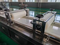 Petite machine de formage et de découpe de bonbons à l'arachide entièrement automatique Machine de fabrication de barres de sésame croustillantes à l'avoine