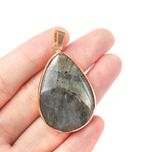 Pendentif goutte d'<span class=keywords><strong>eau</strong></span> en labradorite polie avec bordure en cuivre, collier goutte d'<span class=keywords><strong>eau</strong></span> en pierre de lune grise semi-<span class=keywords><strong>précieuse</strong></span>, vente en gros - Product Image 3