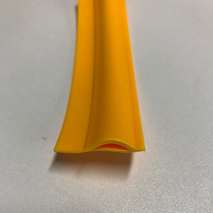 Bande <span class=keywords><strong>de</strong></span> transition pour revêtements <span class=keywords><strong>de</strong></span> sol en PVC au design moderne Capuchon supérieur en plastique flexible avec <span class=keywords><strong>joint</strong></span> <span class=keywords><strong>de</strong></span> capsulage en vinyle pour usage hospitalier - Product Image 1