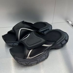 High-quality Chunky Men's and Women's Shoes Fashion Woman Sandals Trendy Outdoor Beach Flat Slippers Casual Walking Style Shoes - Product Image 3