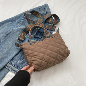 Sac à main décontracté tendance hiver 2026, simple, bandoulière, personnalisé, sac fourre-tout matelassé à grille - Product Image 3