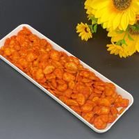 Kacang-kacangan pedas renyah, irisan kacang-kacangan sehat