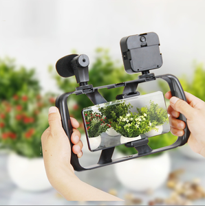 Kit de vlogging pour téléphone portable exceptionnel : microphone, lumière LED, trépied - Enregistrement vidéo tout-en-un pour la photographie micro/macro - Product Image 4