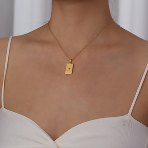 Ciondolo Quadrato Sole Luna e Stella all'Ingrosso, Gioielli in Acciaio Inossidabile Placcato Oro 18K, Collana con Pendente Personalizzata Stile Turco - Product Image 2