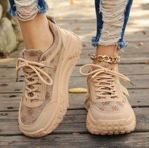Baskets blanches polyvalentes pour femmes grandes tailles, style printemps, avec strass, broderies florales et lacets, pour le skate, vente en gros - Product Image 1