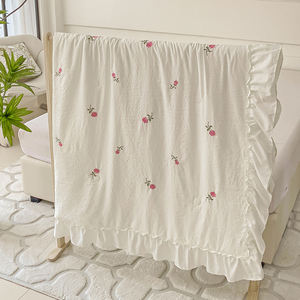 Оптовая продажа, мягкие стеганые хлопковые летние одеяла, Европейский стиль, удобные для кожи, вышитые розы, летний комплект одеял - Product Image 5