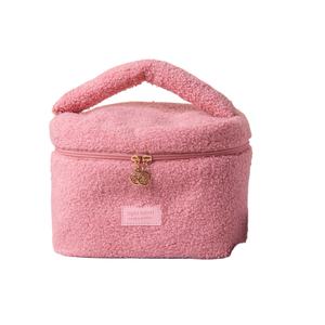 Sac de toilette en peluche, style nordique, 25 ans, nouveau, portable, pour produits de soin de la peau, rangement de produits de toilette, hiver, étudiant, commerce extérieur - Product Image 1