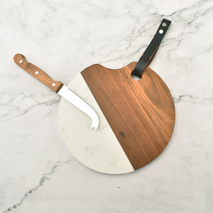 Planche à fromage ronde en bois de bambou avec logo personnalisé avec couteau en acier inoxydable Outils à fromage élégants et ensemble de couteaux - Product Image 4
