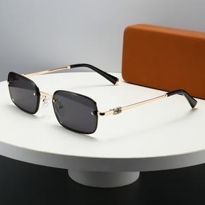 Gafas de Sol Rectangulares con Marco Pequeño Estilo Punk Metal, <span class=keywords><strong>Lentes</strong></span> UV400, Cómodas, Personalizadas, Moda Transfronteriza - Product Image 1