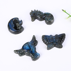 Vente en gros de sculptures en cristal de labradorite faites à la main de haute qualité, motifs papillon, hippocampe, fée, crânes, style amour, décoration intérieure CHUSE - Product Image 6