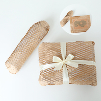 Papier de coussin en nid d'abeille Kraft de couleur personnalisée, emballage cadeau papier de coussin d'emballage Kraft