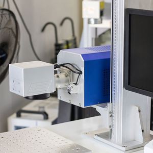 เครื่องพิมพ์ฉลากโลโก้หนังยีนส์ CO2เลเซอร์60W เครื่องทำเครื่องหมาย CO2เลเซอร์ - Product Image 5