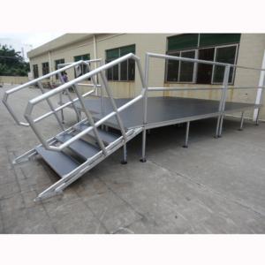 Scène portable en aluminium réglable en hauteur de 1m x 1m avec montage facile et surface antidérapante pour événements en extérieur et en intérieur - Product Image 1