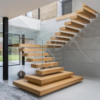 Escalier flottant invisible avec fixations dissimulées, design moderne à montée ouverte pour intérieurs de maisons de luxe